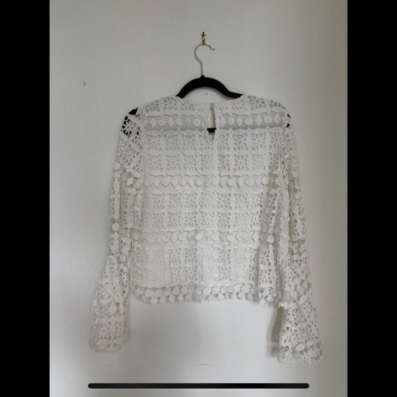 NWOT LUCY PARIS WHITE LACE BELL SLEEVES SHIRT - Picture 3 of 6